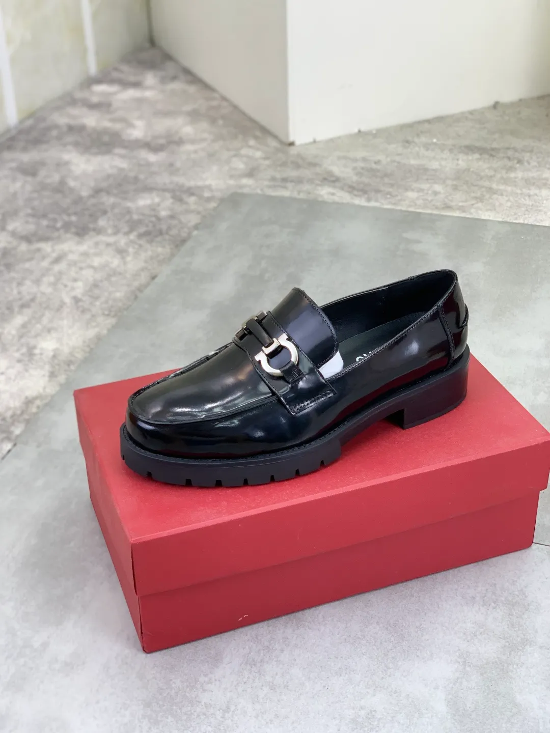 Men's Men's Shoes 💰P480💰[New Style] Water-dyed Niuli 🆘[Salvatore Ferragamo] Ferragamo's latest casual business leather shoes for men! Listed simultaneously! The fabric is made of specially imported original calfskin, and the interior is made of imported water-dyed cowhide. It is absolutely luxurious and leads the fashion trend. Matching code: 38-44 (45 and 46 can be customized) Multiple colors available